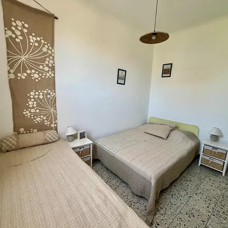 Maison Typique 2eme Ligne Avec Jardin A *