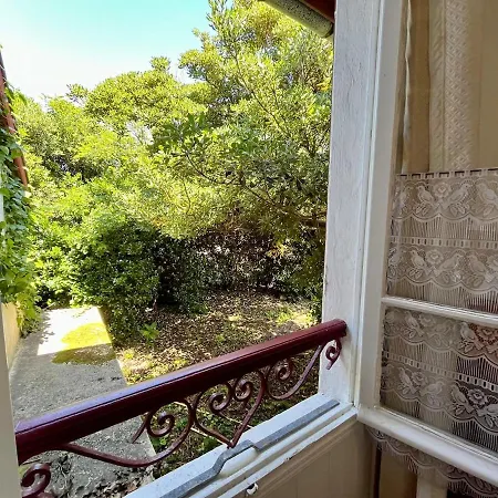Maison Typique 2eme Ligne Avec Jardin A